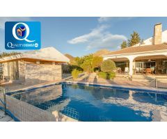 Villa en Venta en Busot, Alicante