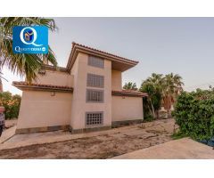 Chalet en Venta en Busot, Alicante