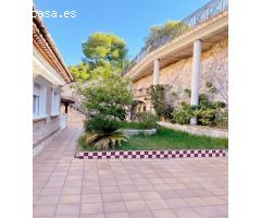 EXCLUSIVA VILLA EN URBANIZACIÓN PRIVADA CON VISTAS A LA MONTAÑA
