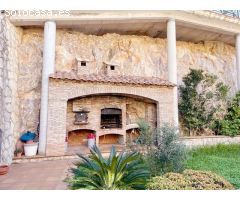 EXCLUSIVA VILLA EN URBANIZACIÓN PRIVADA CON VISTAS A LA MONTAÑA