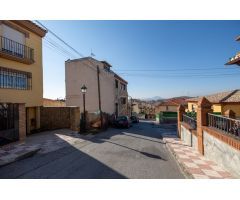 Solar orientado a dos calles en muy buena zona
