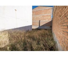 Solar orientado a dos calles en muy buena zona