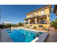 Bonito Chalet en Santa Marta, Gójar.