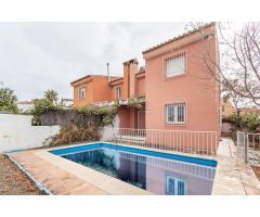 CASA CON PISCINA Y PARCELA EN JUN