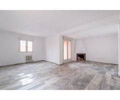 CASA CON PISCINA Y PARCELA EN JUN
