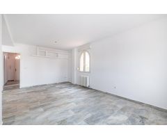 CASA CON PISCINA Y PARCELA EN JUN