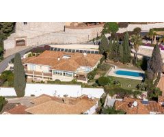 Espectacular villa con vistas al mar en La Capellanía – Benalmádena