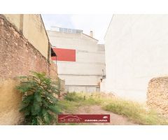 Solar urbano con proyecto para siete viviendas