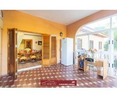Gran chalet de ocho habitaciones con pista de tenis