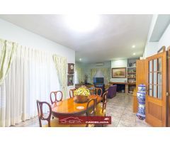 Gran chalet de ocho habitaciones con pista de tenis