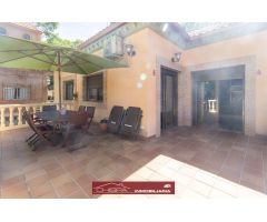 Chalet en el centro de Nàquera, con bonita terraza y calefacción central