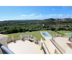 Villa en Venta en San Roque, Cádiz