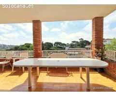Casa con licencia turística en urbanización Cala Canyelles, Lloret de Mar