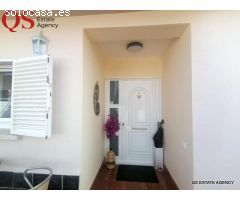 Casa con piscina y jardín en Cunit Residencial