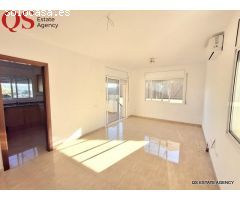Chalet con terreno amplio en urbanización Castell de Montornés de La Pobla de Montornés