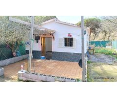 Casa  de campo con terreno rústico en la urbanización Vistamar, Blanes