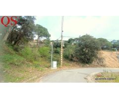 Terreno con vistas a la montaña en la urbanización Serra Brava, Lloret de Mar