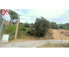 Terreno con vistas a la montaña en la urbanización Serra Brava, Lloret de Mar