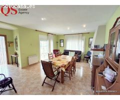 Casa con piscina en Cunit residencial