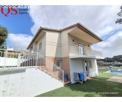 Casa con piscina y jardín en la urbanización Costa Cunit, Cunit