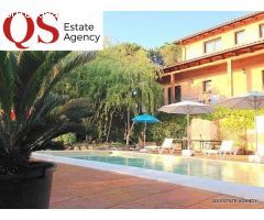 Chalet con piscina y jardín en urbanización Vallcanera, Sils