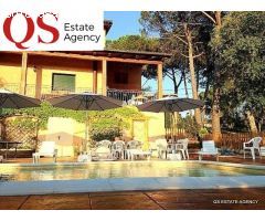 Chalet con piscina y jardín en urbanización Vallcanera, Sils