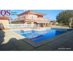 Casa con piscina en urbanización Llac del Cigne, Caldes de Malavella