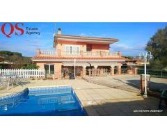Casa con piscina en urbanización Llac del Cigne, Caldes de Malavella