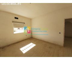 Villa en Venta en Arboleas, Almería