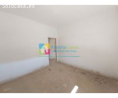 Villa en Venta en Arboleas, Almería