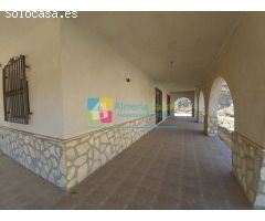 Villa en Venta en Arboleas, Almería