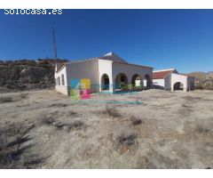 Villa en Venta en Arboleas, Almería