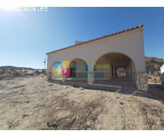 Villa en Venta en Arboleas, Almería