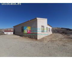 Villa en Venta en Arboleas, Almería