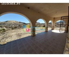 Villa en Venta en Arboleas, Almería