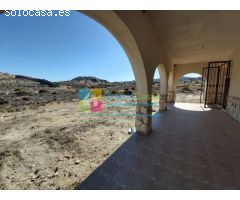 Villa en Venta en Arboleas, Almería