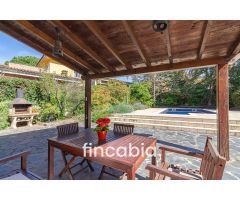 Casa aislada con piscina i jardín en venta en Santa Coloma de Farners.