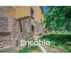 Masía catalana y finca rústica en venta en Santa Coloma de Farners.