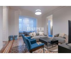 Piso Moderno con 5 Habitaciones con Balcón en Eixample