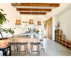 Ático Soleado en Gràcia con Terraza Privada , Se vende con Inclinos