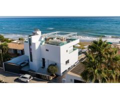 Viilla de lujo en primera línea Costabella Marbella