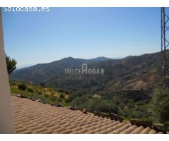GRAN CORTIJO CON VISTAS IMPRESIONANTES, EN UN REMANSO DE PAZ.