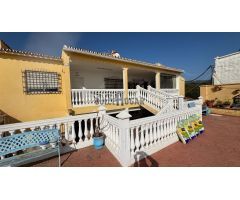 CASA CON 4 APARTAMENTOS INDEPENDIENTES Y PISCINA