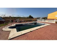 CASA CON 4 APARTAMENTOS INDEPENDIENTES Y PISCINA
