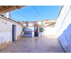 Casa de Pueblo con Patio en Manganeses - Perfecta para Escapadas Rurales