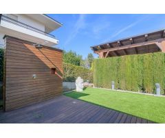 Espectacular casa con jardín