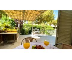 SE VENDE FANTASTICO ADOSADO ESQUINERO EN EL CENTRO DE REQUENA!!