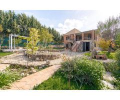 FANTASTICA CASA CON PARCELA EN FUENTENOVILLA