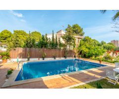 Villa de Lujo en Venta en la Zona Dehesa de Campoamor, Orihuela Costa