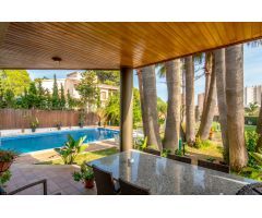 Villa de Lujo en Venta en la Zona Dehesa de Campoamor, Orihuela Costa